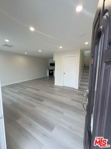 8550 Gloria Avenue, Los Angeles, CA 91343
