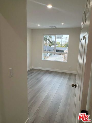 8550 Gloria Avenue, Los Angeles, CA 91343