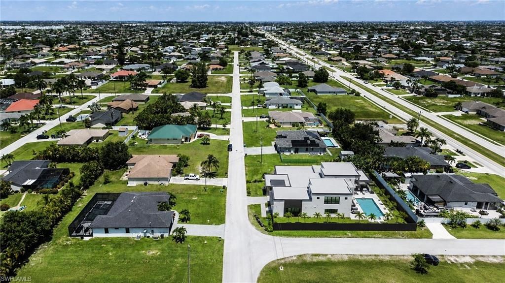 Image 12 of property listing at 3121 16th PL, Cape Coral, FL 33914
