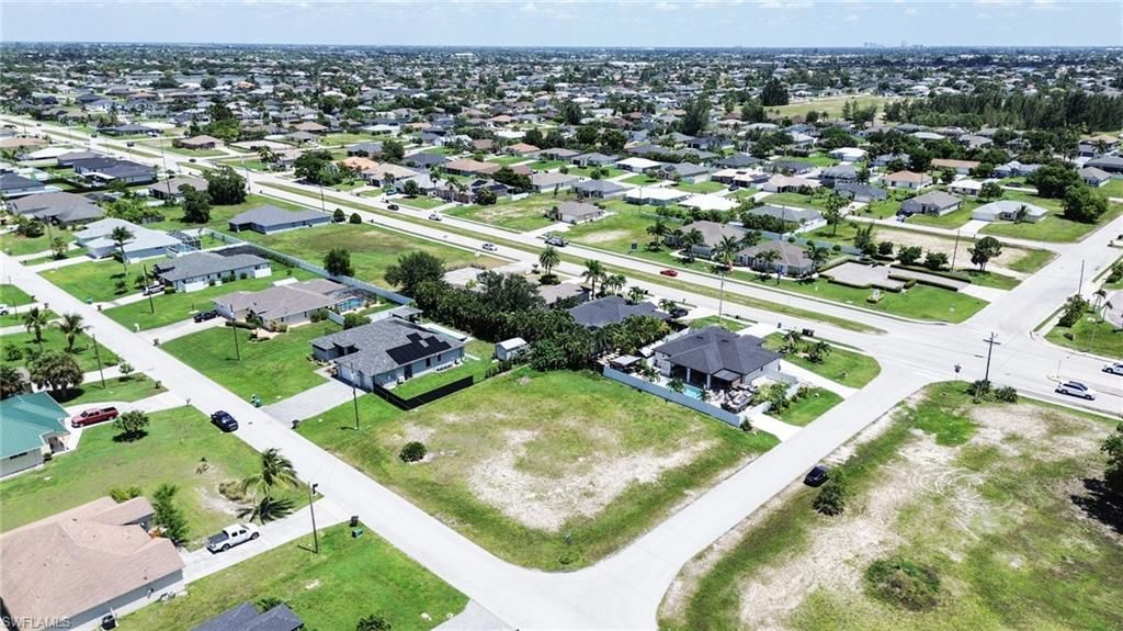 Image 17 of property listing at 3121 16th PL, Cape Coral, FL 33914