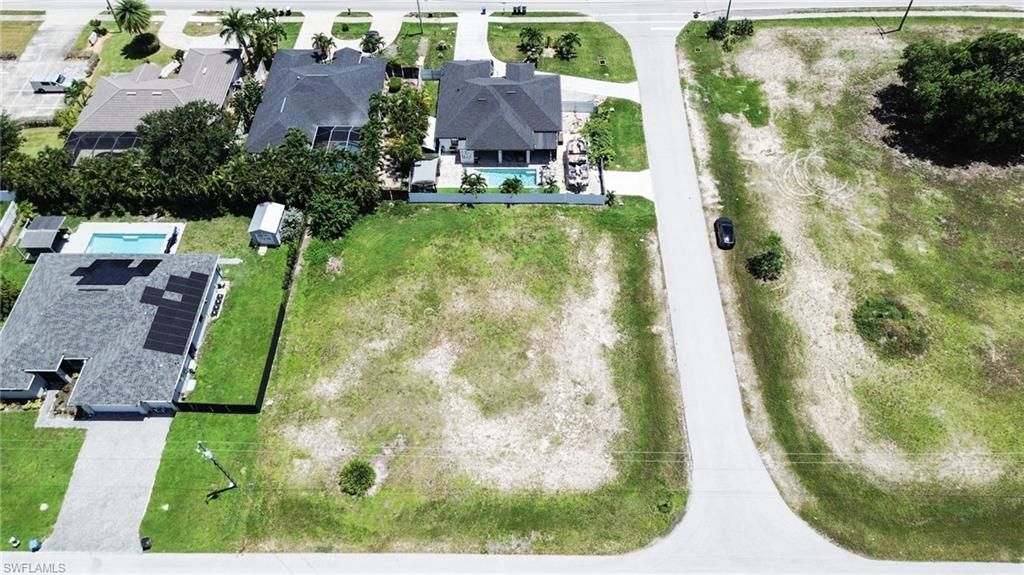 Image 3 of property listing at 3121 16th PL, Cape Coral, FL 33914