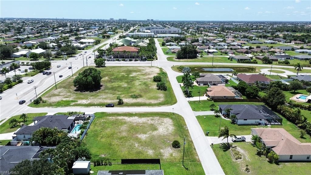 Image 5 of property listing at 3121 16th PL, Cape Coral, FL 33914