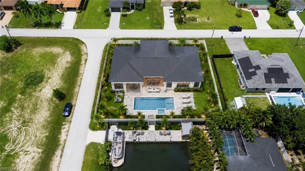 Image 8 of property listing at 3121 16th PL, Cape Coral, FL 33914