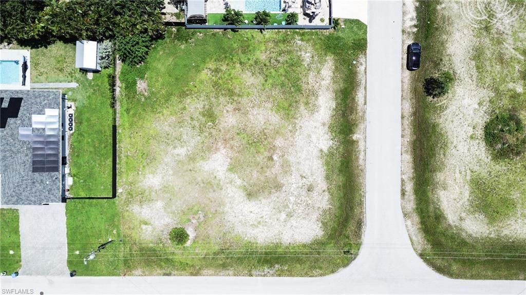 Image 9 of property listing at 3121 16th PL, Cape Coral, FL 33914