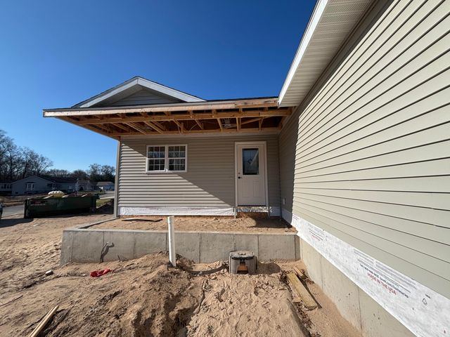 1517 E Addison Way, Laketon Twp, MI 49445
