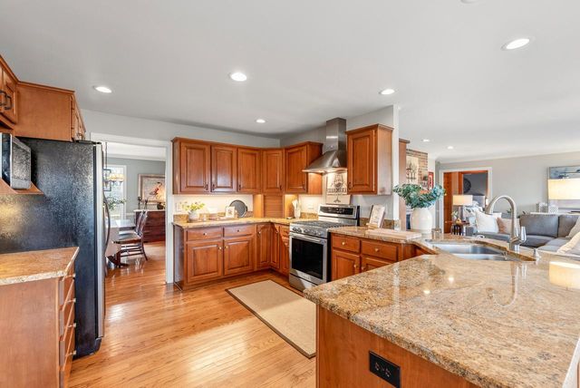 13725 Lake Shore DRIVE, Mequon, WI 53097