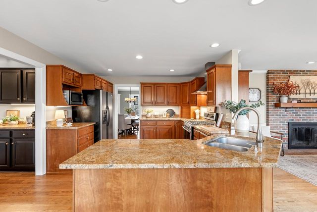 13725 Lake Shore DRIVE, Mequon, WI 53097