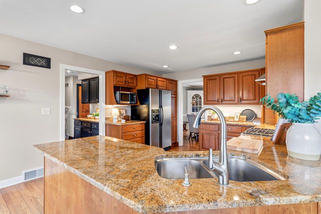 13725 Lake Shore DRIVE, Mequon, WI 53097