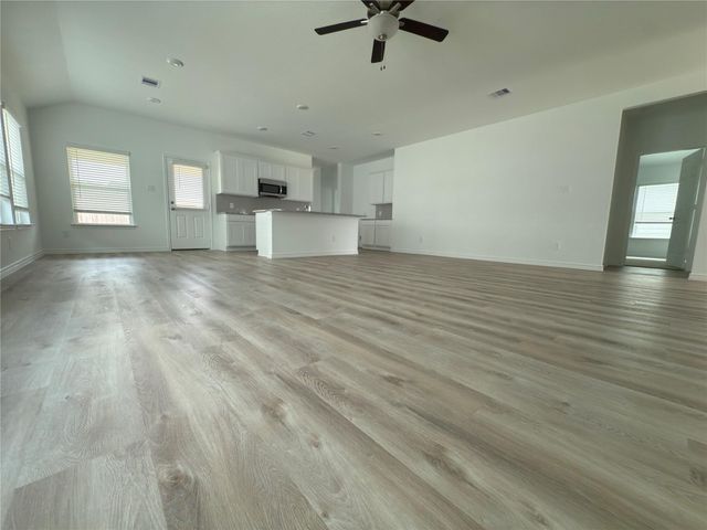 512 Oak Chase Avenue, Dayton, TX 77535