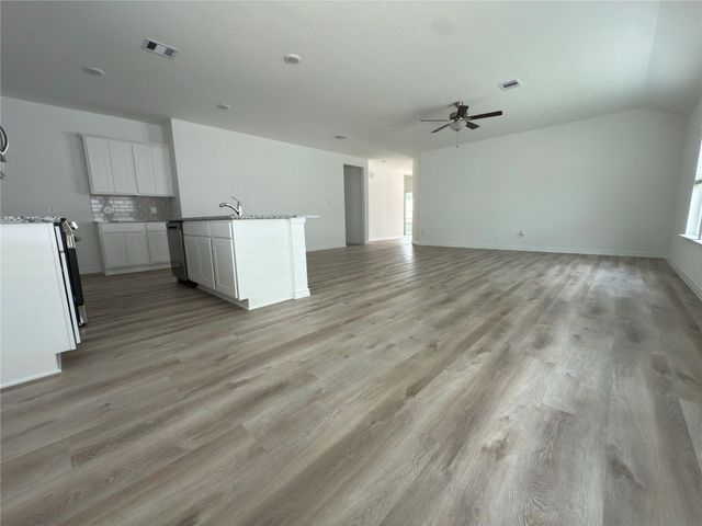 512 Oak Chase Avenue, Dayton, TX 77535