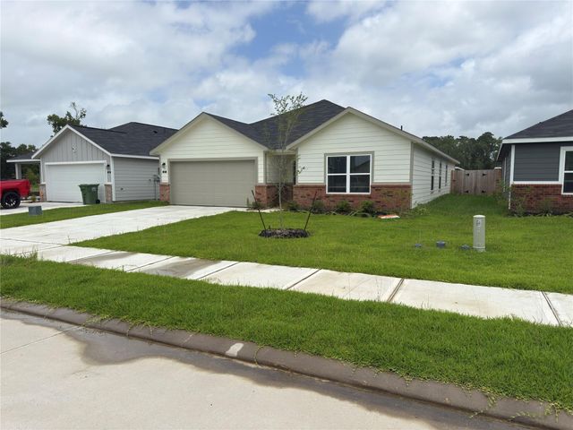 512 Oak Chase Avenue, Dayton, TX 77535