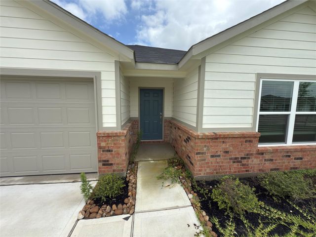 512 Oak Chase Avenue, Dayton, TX 77535