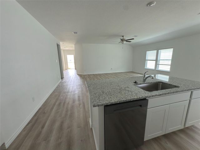 512 Oak Chase Avenue, Dayton, TX 77535