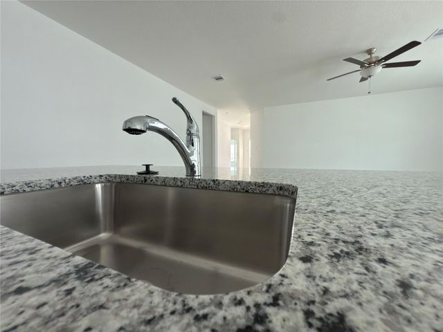 512 Oak Chase Avenue, Dayton, TX 77535