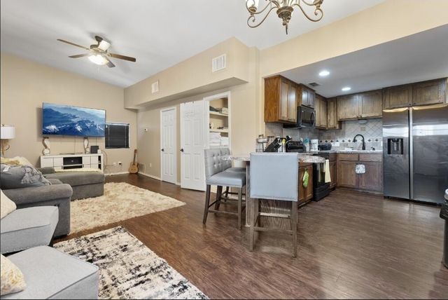 68 Pony Express Trail, Lubbock, TX 79404