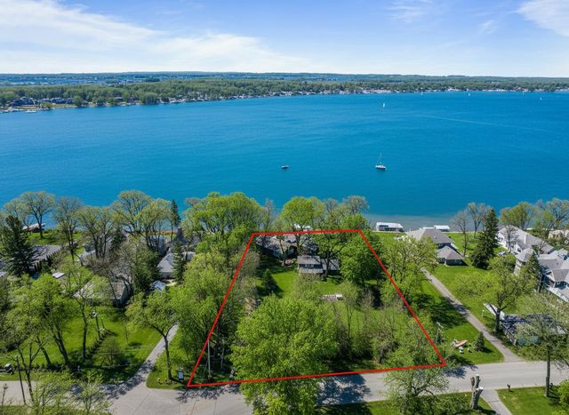 2304 North Shore DRIVE, Delavan, WI 53115