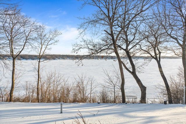 2304 North Shore DRIVE, Delavan, WI 53115