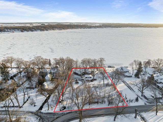 2304 North Shore DRIVE, Delavan, WI 53115