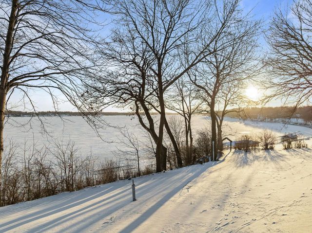 2304 North Shore DRIVE, Delavan, WI 53115