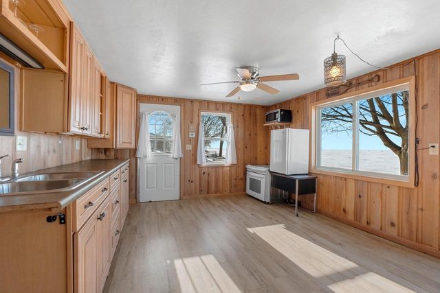 165 SUN N SURF DRIVE, Luxemburg, WI 54217