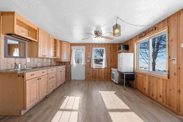 165 SUN N SURF DRIVE, Luxemburg, WI 54217