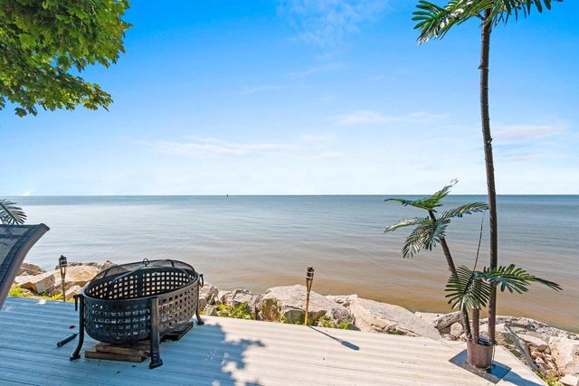 165 SUN N SURF DRIVE, Luxemburg, WI 54217
