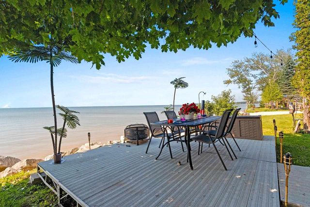 165 SUN N SURF DRIVE, Luxemburg, WI 54217