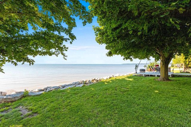 165 SUN N SURF DRIVE, Luxemburg, WI 54217