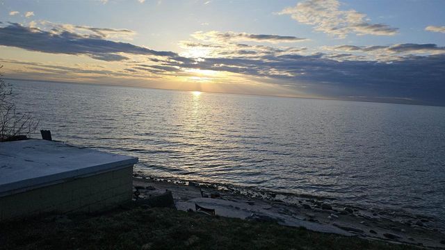165 SUN N SURF DRIVE, Luxemburg, WI 54217