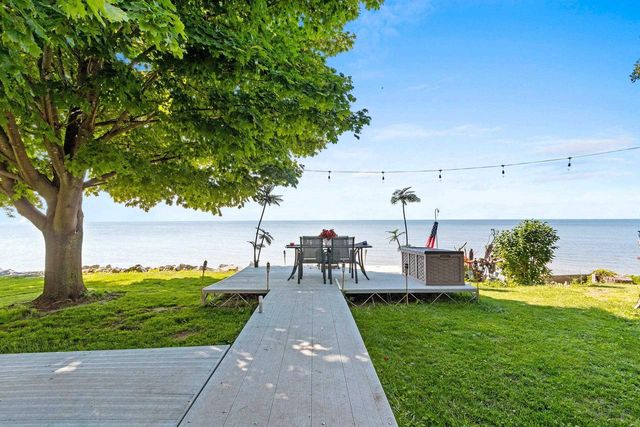 165 SUN N SURF DRIVE, Luxemburg, WI 54217