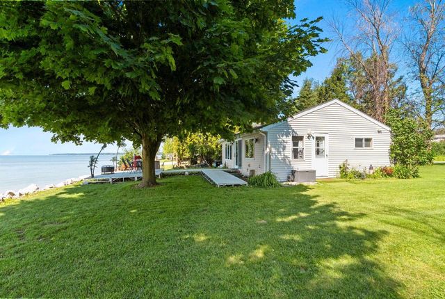 165 SUN N SURF DRIVE, Luxemburg, WI 54217