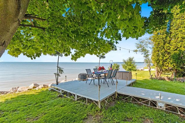 165 SUN N SURF DRIVE, Luxemburg, WI 54217