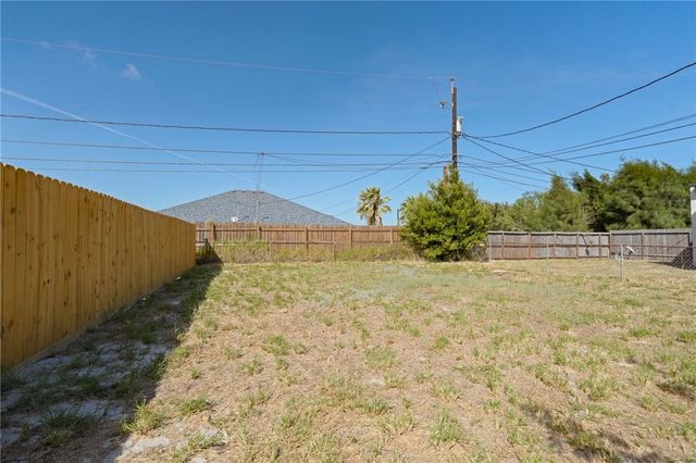 310 Easy St A, Corpus Christi, TX 78418