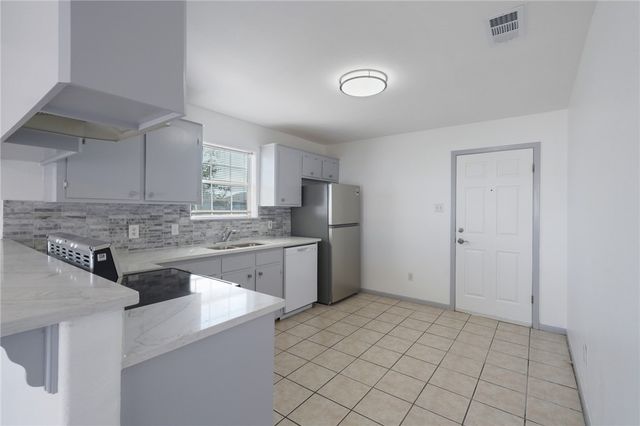 310 Easy St A, Corpus Christi, TX 78418
