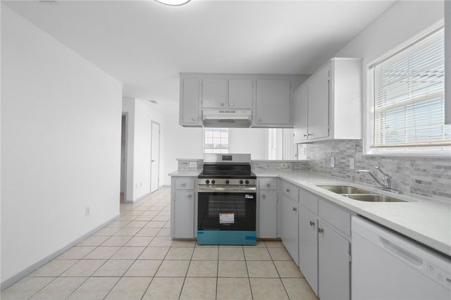 310 Easy St A, Corpus Christi, TX 78418