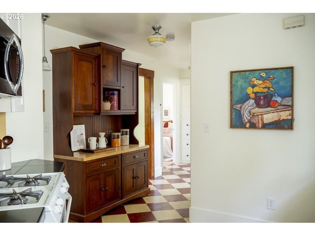 3011 Se TIBBETTS St, Portland, OR 97202