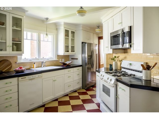 3011 Se TIBBETTS St, Portland, OR 97202