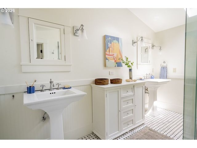 3011 Se TIBBETTS St, Portland, OR 97202