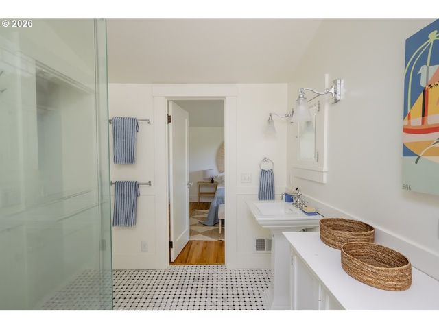 3011 Se TIBBETTS St, Portland, OR 97202