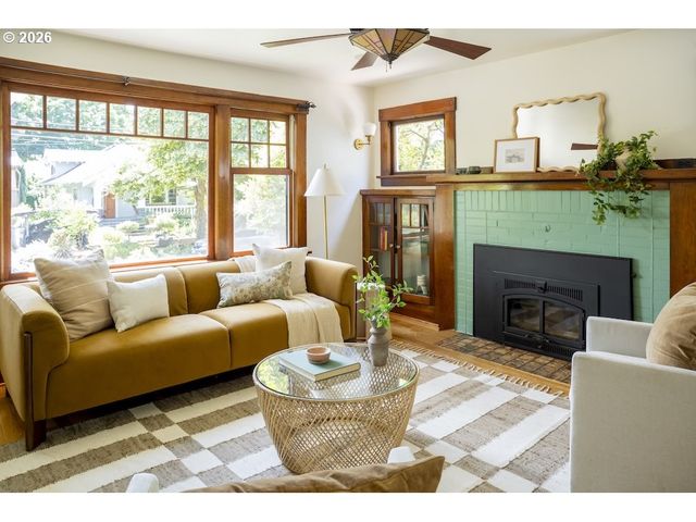 3011 Se TIBBETTS St, Portland, OR 97202