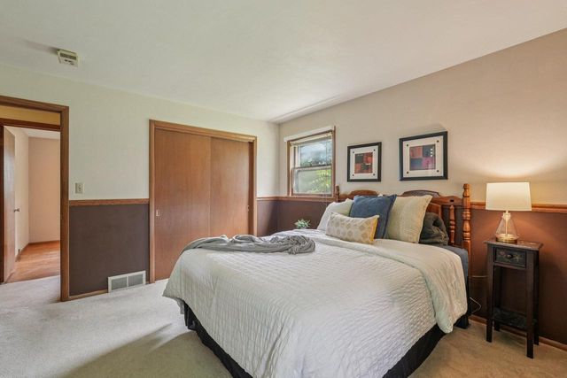 671 W Dekora STREET, Saukville, WI 53080