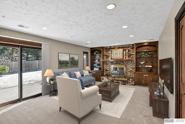 2211 S 166th Street, Omaha, NE 68130