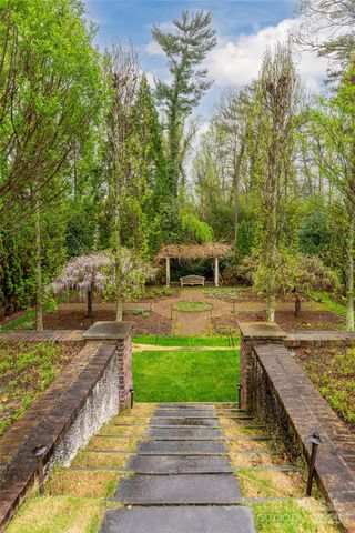 31 Busbee Road, Asheville, NC 28803