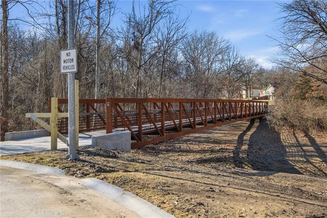 2330 NE 68th Street, Kansas City, MO 64118