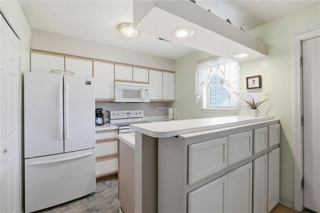 2330 NE 68th Street, Kansas City, MO 64118