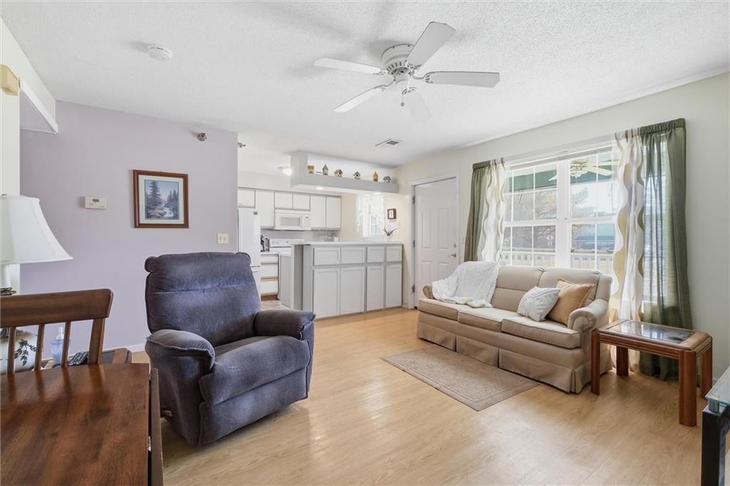 2330 NE 68th Street, Kansas City, MO 64118