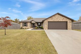 34 W Kiowa Street, Farmington, AR 72730