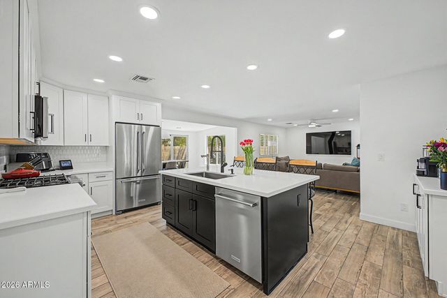 5040 E SUNNYSIDE Drive, Scottsdale, AZ 85254