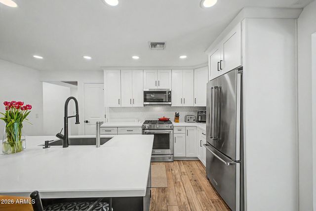 5040 E SUNNYSIDE Drive, Scottsdale, AZ 85254