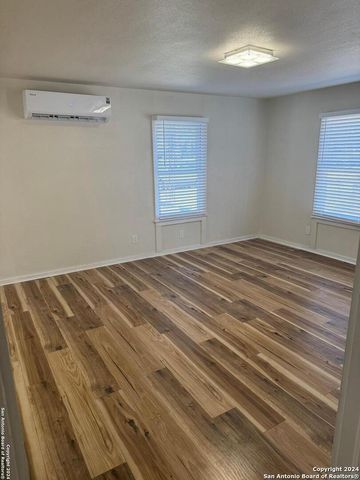 922 McIlvaine Apt 2, San Antonio, TX 78201